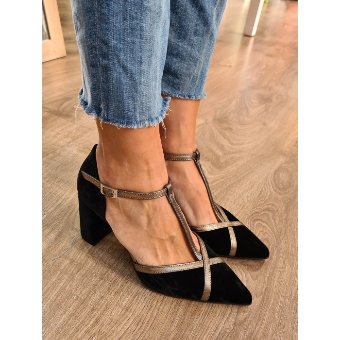 Zapato de mujer Linsay. AW23 Calzado mujer candelascloset. De piel aterciopelado negro. Tacón alto. Marca Marian. Made in Spain.