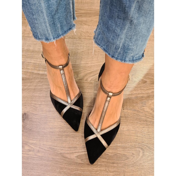 Zapato de mujer Linsay. AW23 Calzado mujer candelascloset. De piel aterciopelado negro. Tacón alto. Marca Marian. Made in Spain.