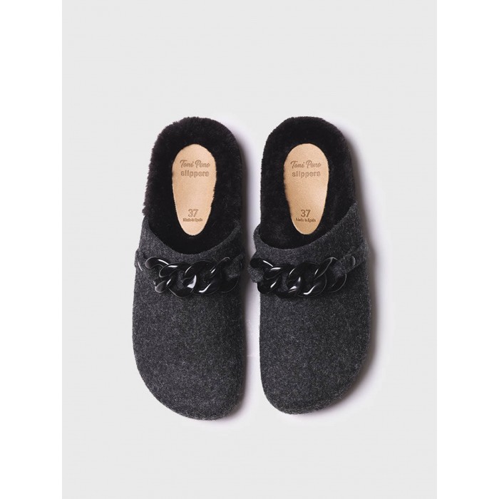 Slipper Leia. AW23 Calzado mujer candelascloset. Zapatilla de casa en fieltro y adorno cadena. Marca Toni Pons. Made in Spain.
