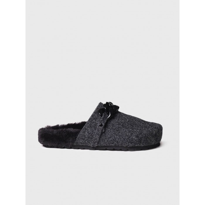Slipper Leia. AW23 Calzado mujer candelascloset. Zapatilla de casa en fieltro y adorno cadena. Marca Toni Pons. Made in Spain.