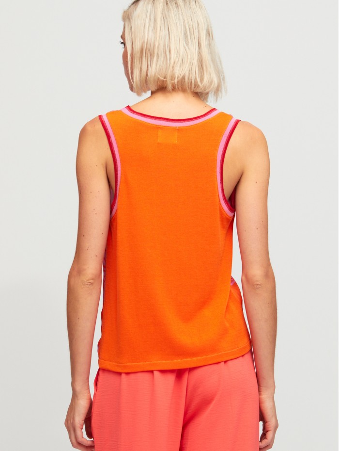 Top Corina. Colección SS24 Aldo Martins en candelascloset. Estampado floral naranja y rosa con tirantes anchos para mujer. 2