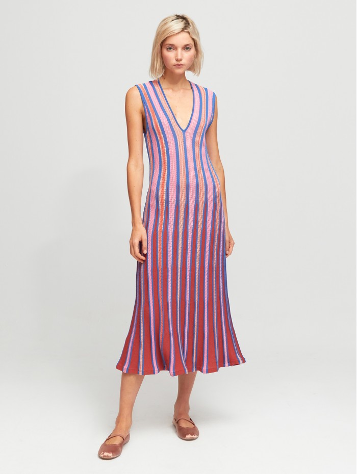 Vestido midi Oden. Colección SS24 Aldo Martins en candelascloset. Tejido de punto a rayas y efecto plisado para mujer.