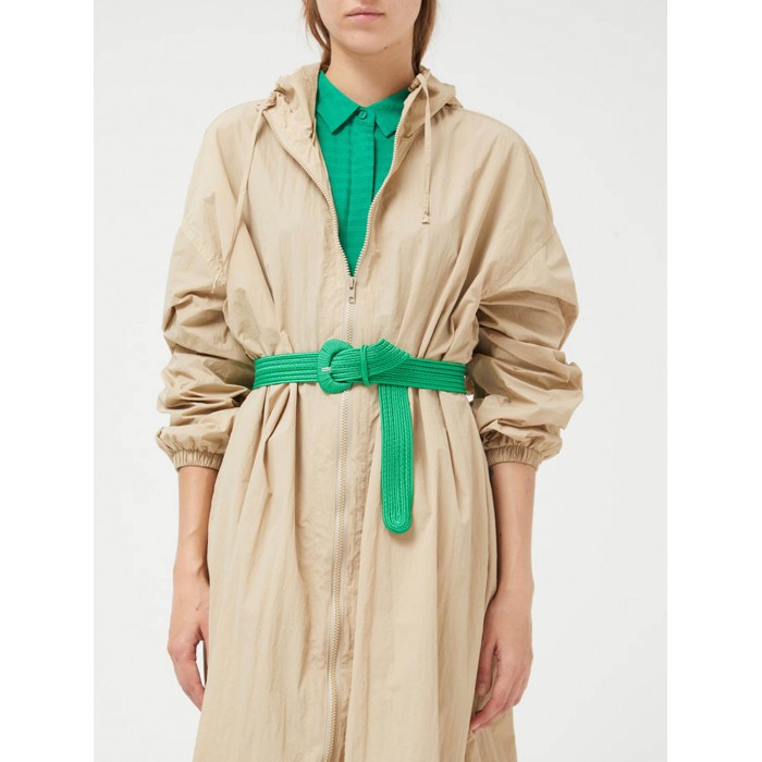 Cinturón trenzado de mujer. Accesorios SS24 Compañía Fantástica en candelascloset. Tejido trenzado verde y hebilla para cierre.
