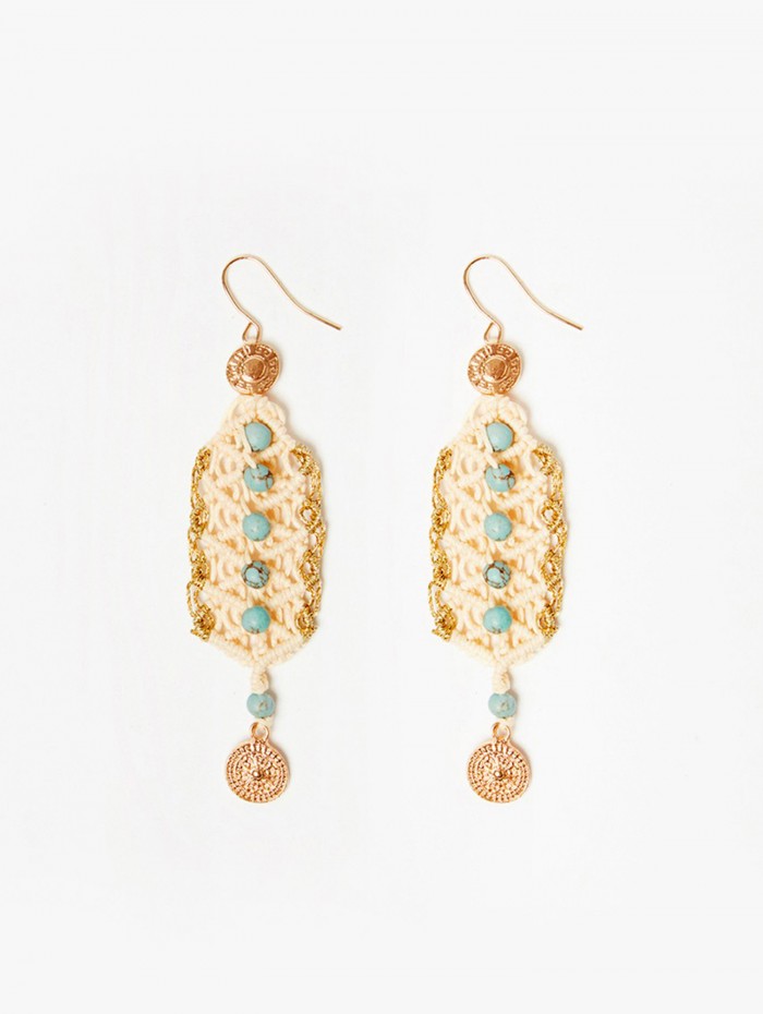 Pendientes colgantes de mujer Kant. Accesorios SS24 NKN Nekane en candelascloset. Cuerda trenzada, abalorios y piezas metálicas.