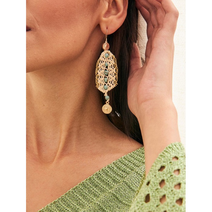 Pendientes colgantes de mujer Kant. Accesorios SS24 NKN Nekane en candelascloset. Cuerda trenzada, abalorios y piezas metálicas.