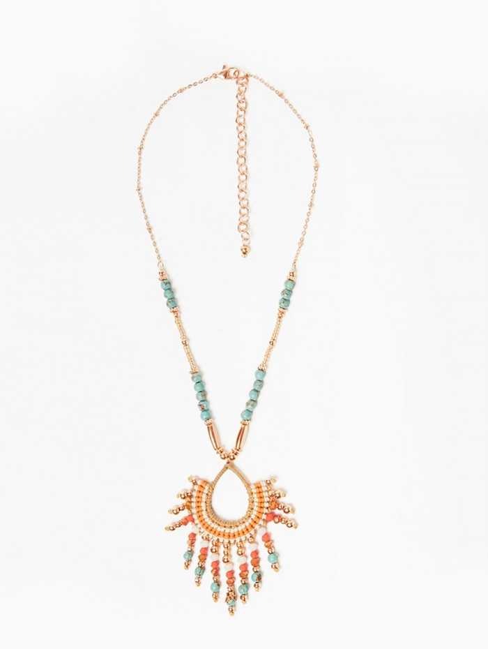Collar de mujer Vega. Accesorios SS24 NKN Nekane en candelascloset. Metálico con aplicación de abalorios y cuentas multicolor.