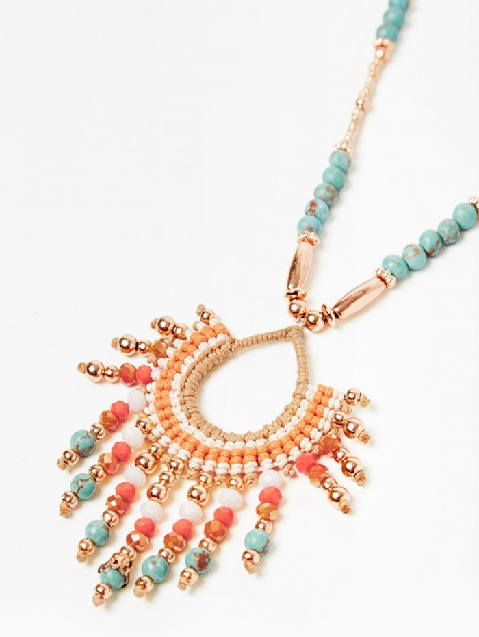 Collar de mujer Vega. Accesorios SS24 NKN Nekane en candelascloset. Metálico con aplicación de abalorios y cuentas multicolor. 2