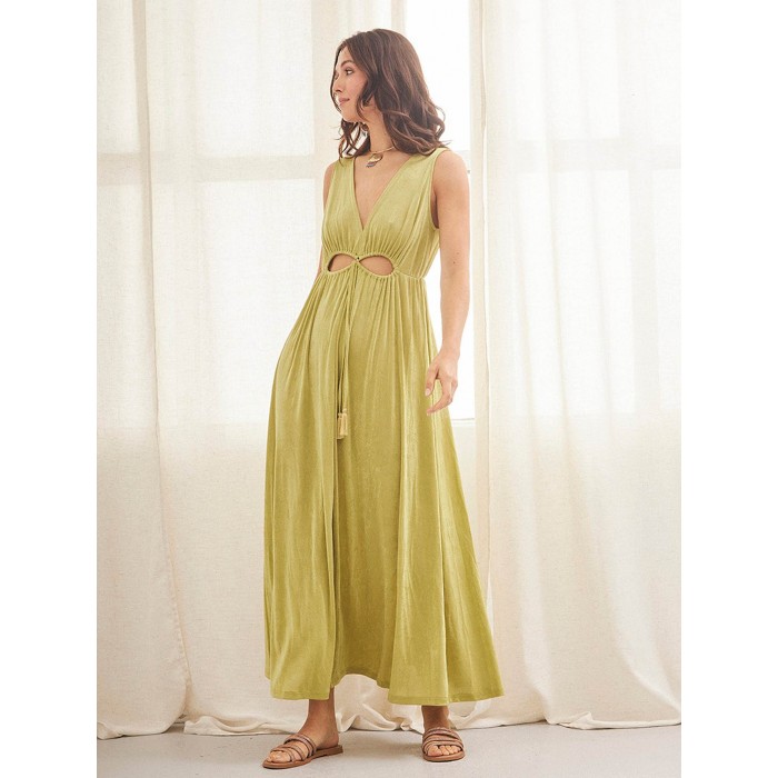 Vestido largo de mujer Zuri. Colección SS24 NKN Nekane en candelascloset. Color verde con cut out en cintura y escote en V.