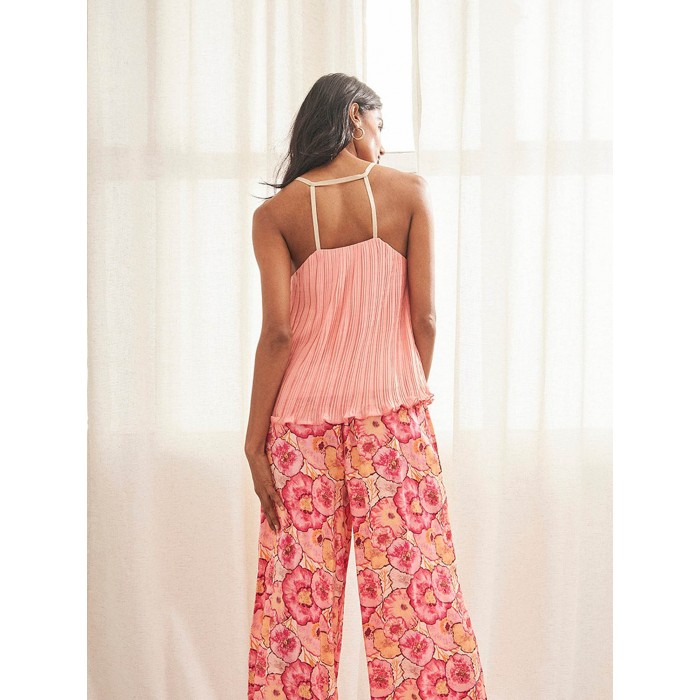 Top de mujer Pleat. Colección SS24 NKN Nekane en candelascloset. Color rosa en tejido plisado, cuello redondo y tirantes finos.