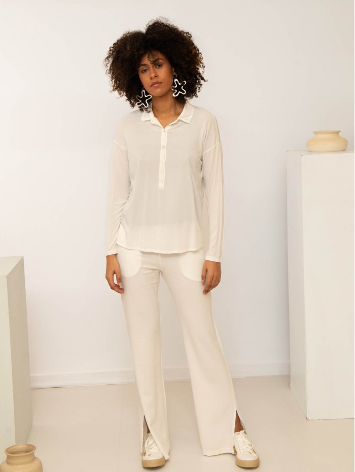 Camiseta de mujer Aurora. Colección SS24 Poems BCN en candelascloset. Estilo polo blanco en tejido viscosa y manga larga.