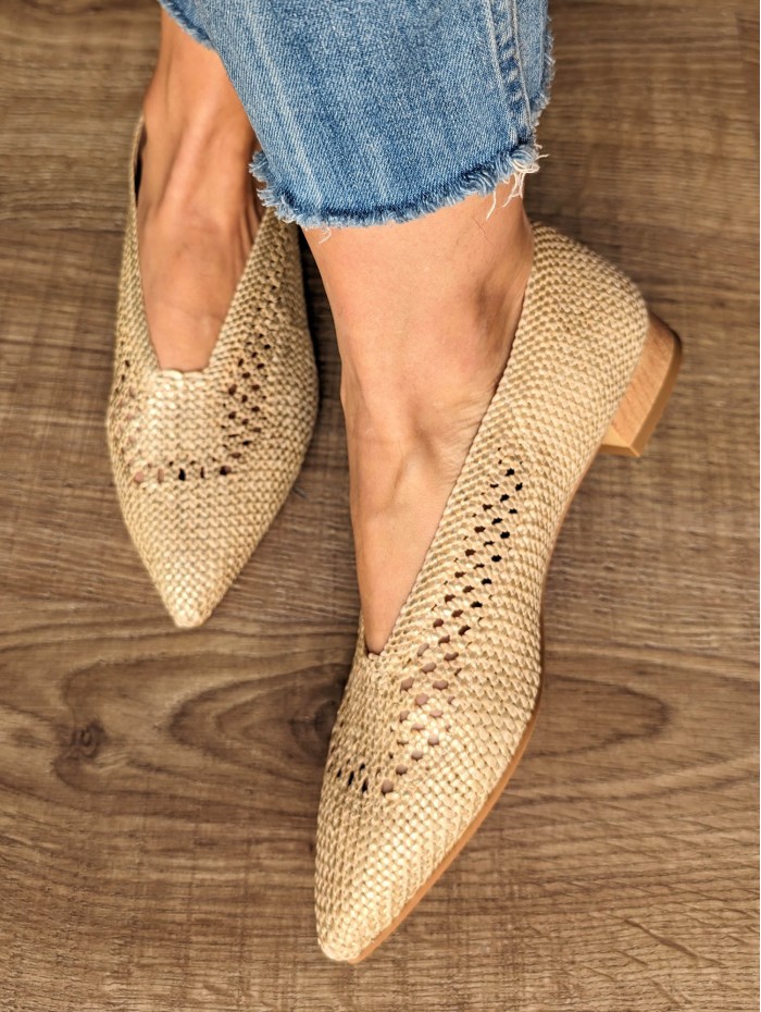 Bailarinas Sais Platino. SS24 Calzado mujer candelascloset. Bailarina de rafia trenzada platino con puntera fina. Made in Spain.