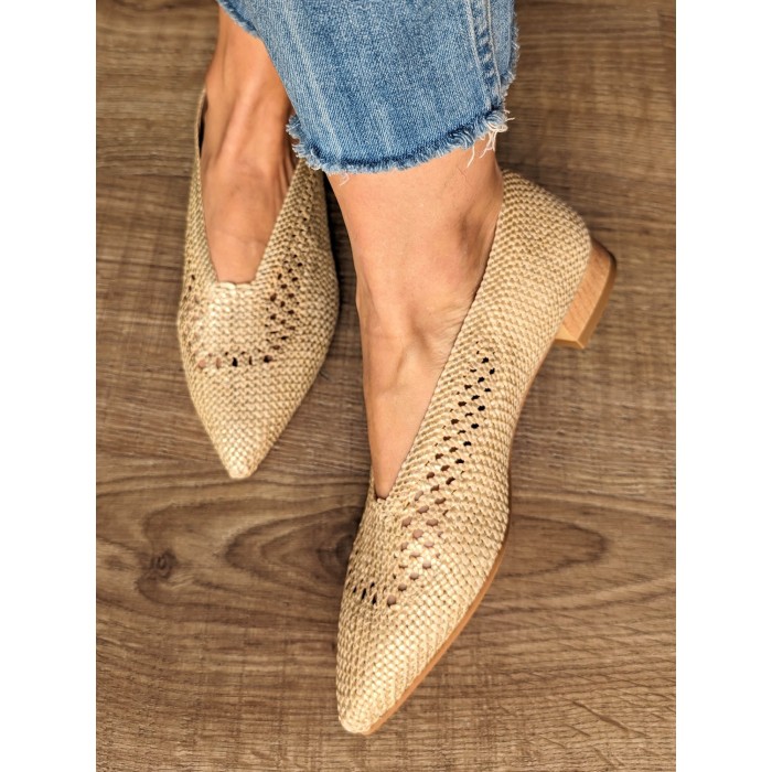 Bailarinas Sais Platino. SS24 Calzado mujer candelascloset. Bailarina de rafia trenzada platino con puntera fina. Made in Spain.