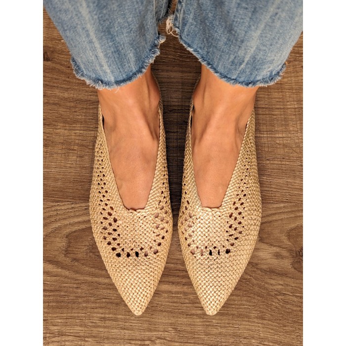 Bailarinas Sais Platino. SS24 Calzado mujer candelascloset. Bailarina de rafia trenzada platino con puntera fina. Made in Spain.
