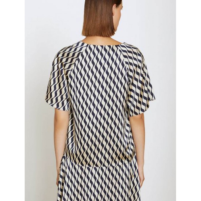 Blusa de mujer Narges. Colección SS24 Skatïe en candelascloset. Tejido satinado reciclado y estampado ondas.
