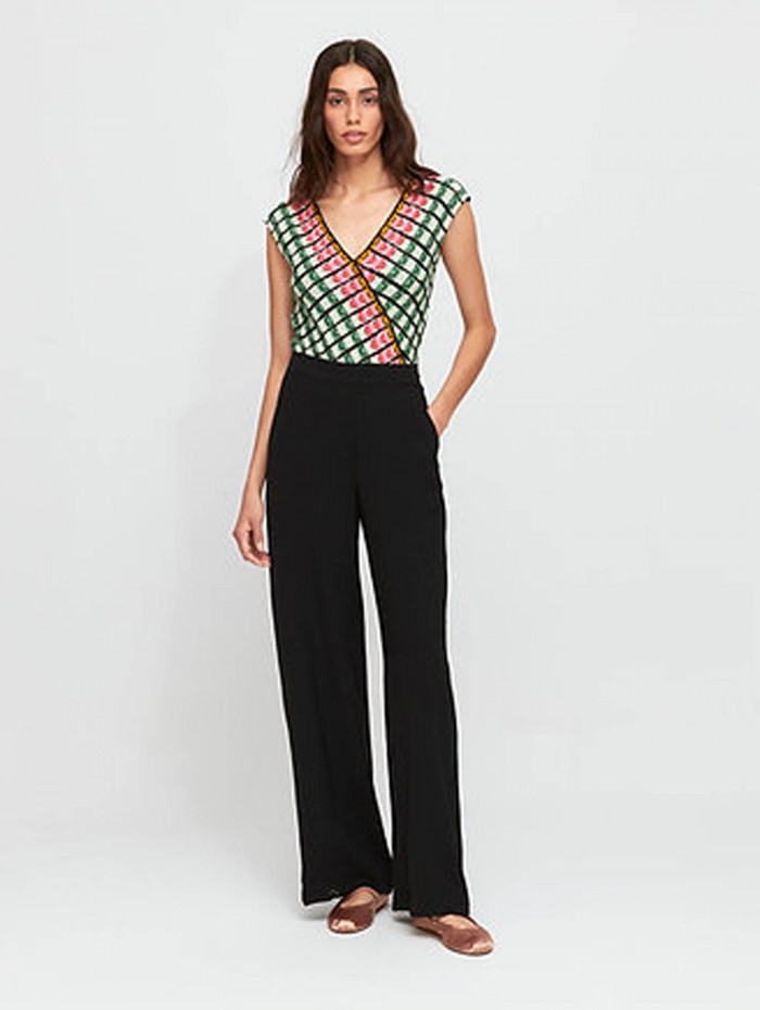 Top de mujer Like. Colección SS24 Aldo Martins en candelascloset. Manga corta, escote V y tejido jacquard.