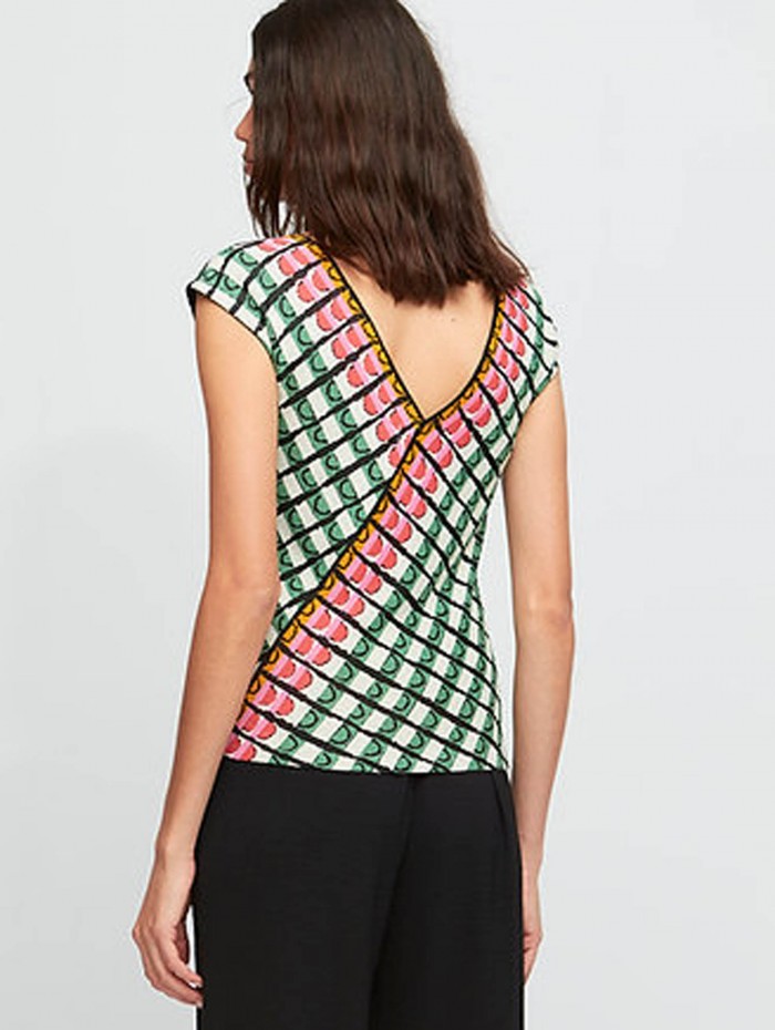 Top de mujer Like. Colección SS24 Aldo Martins en candelascloset. Manga corta, escote V y tejido jacquard. 2