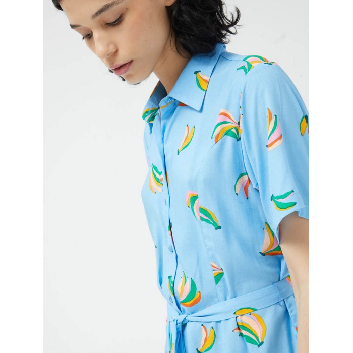 Vestido corto camisero mujer Bananas. Colección SS24 Compañía Fantástica en candelascloset. Tejido celeste con estampado.