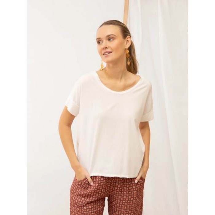 Camiseta de mujer Daydream. Colección SS24 Poems BCN en candelascloset. Color blanco. Manga corta con detalle en punto elástico.