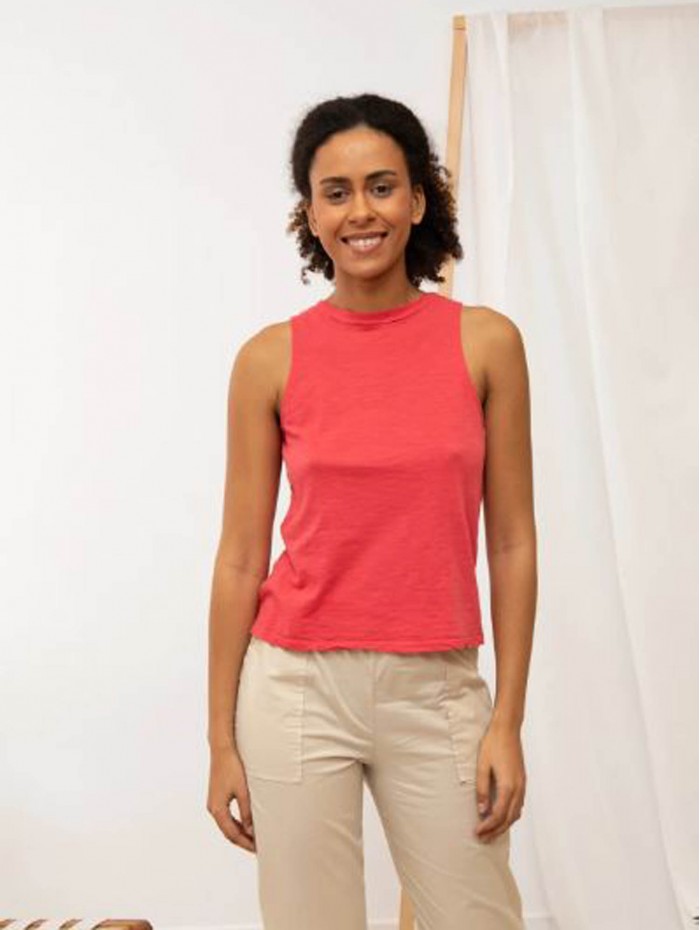 Top de mujer Lux. Colección SS24 Poems BCN en candelascloset. Tejido algodón coral, sin mangas y cuello estilo halter.