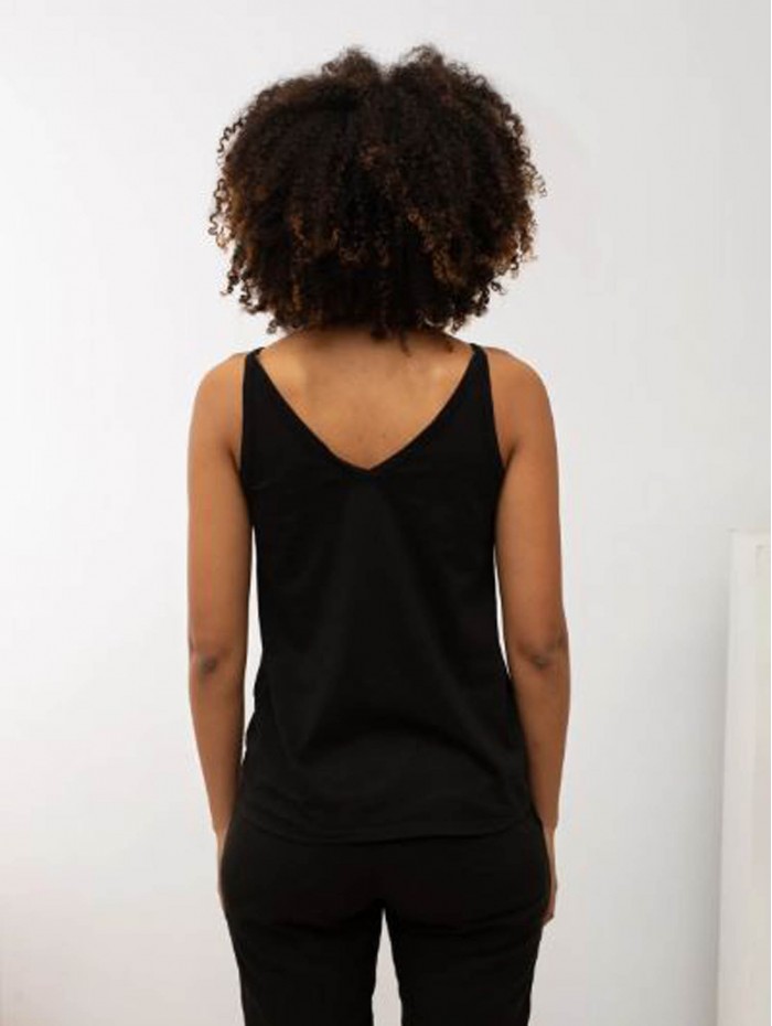 Top de mujer Sunny. Colección SS24 Poems BCN en candelascloset. Tejido algodón color negro y tirantes. Escote en V. 2