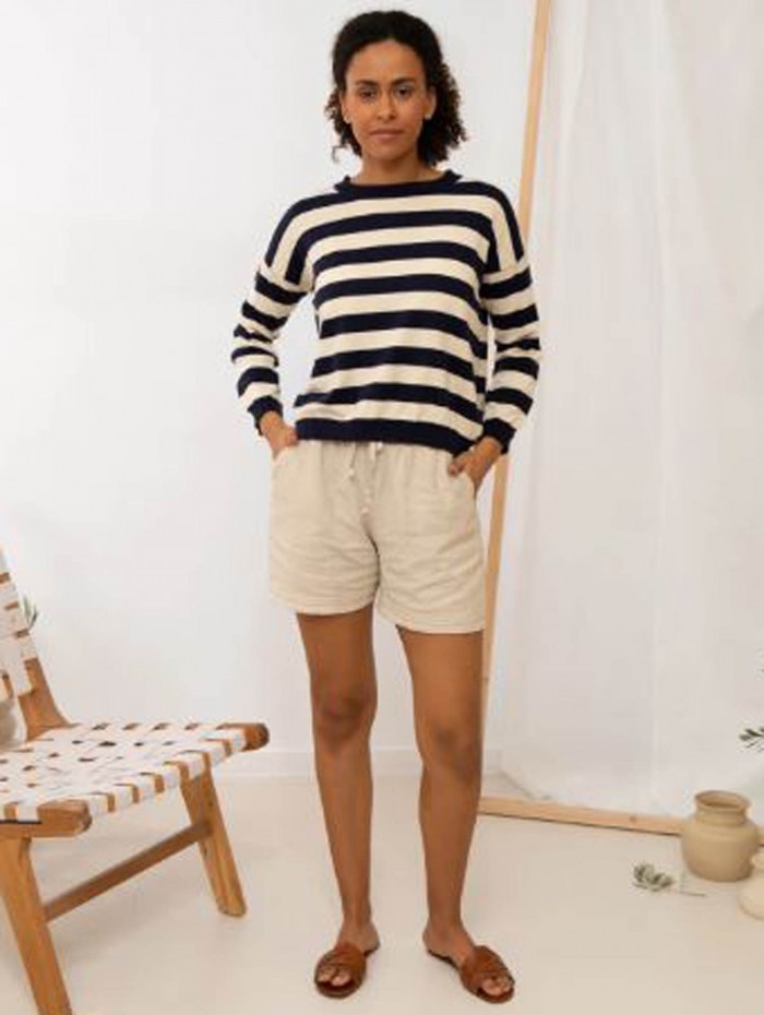 Short de mujer Breathe. Colección SS24 Poems BCN en candelascloset. Color beige. Pernera recta-ancha. Detalle pespunte.