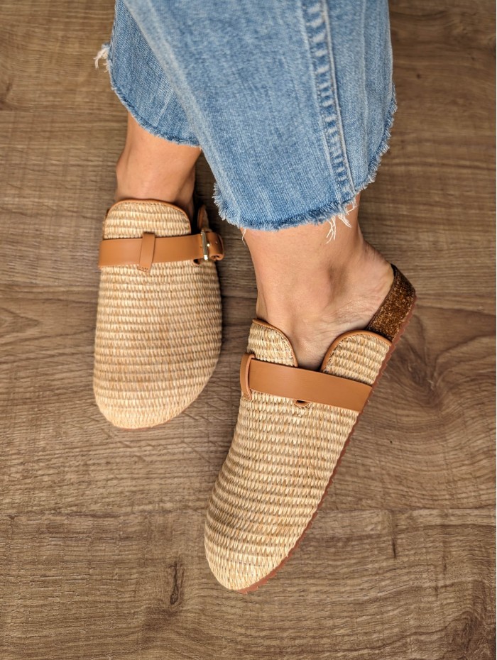 Zuecos de mujer Bea. Calzado SS24 Bibi Lou en candelascloset. Tejido textil y suela bio de corcho. Made in Spain.