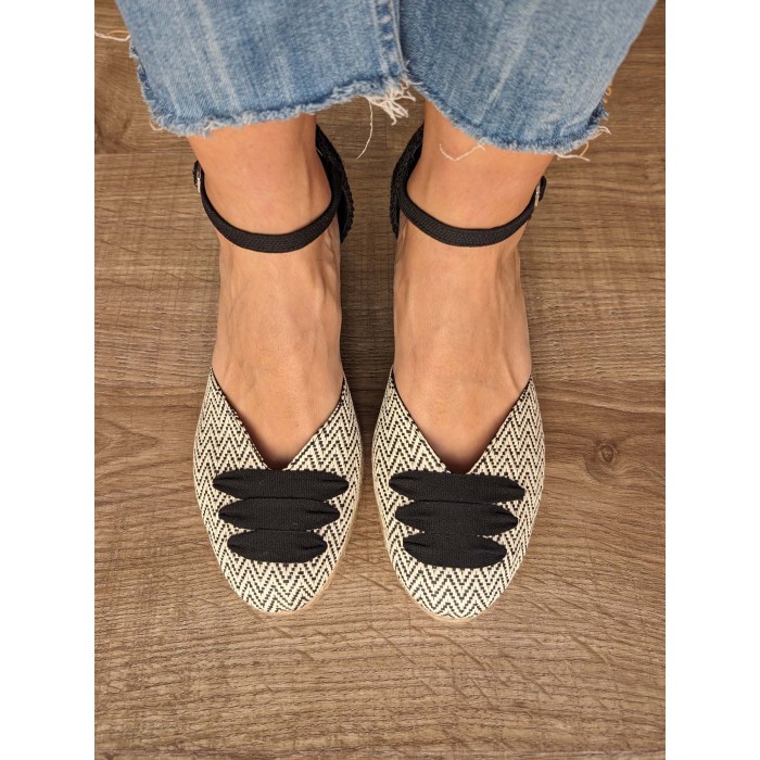 Alpargata de cuña Frida. Calzado SS24 Melani Lazaro en candelascloset. Piel negro, tira ajustable y tacón alto. Made in Spain