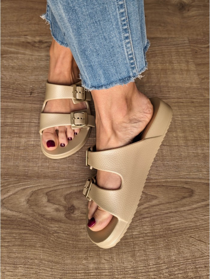 Sandalia de mujer Creta tipo BIO. Calzado SS24 Toni Pons en candelascloset. Goma impermeable color crudo. Made in Spain.