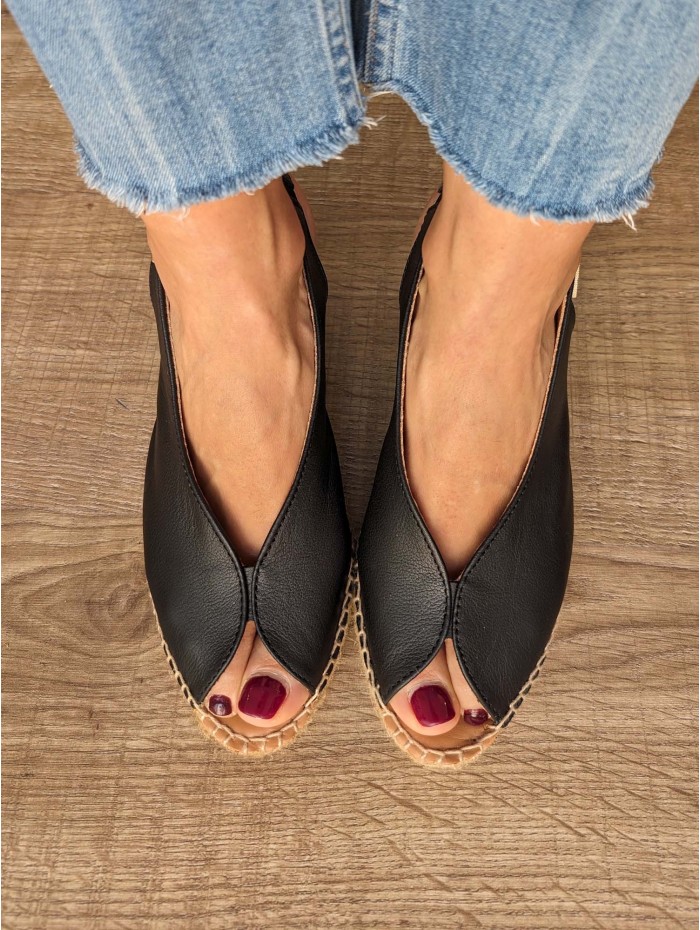 Alpargata de cuña para mujer Laila. Calzado SS24 Toni Pons en candelascloset. Piel negro estilo peep toe. Made in Spain. 2