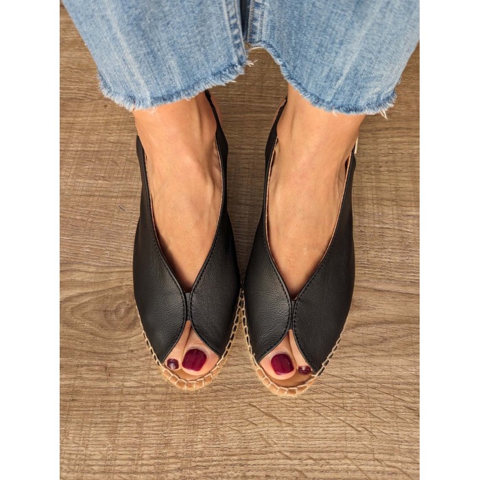 Alpargata de cuña para mujer Laila. Calzado SS24 Toni Pons en candelascloset. Piel negro estilo peep toe. Made in Spain.