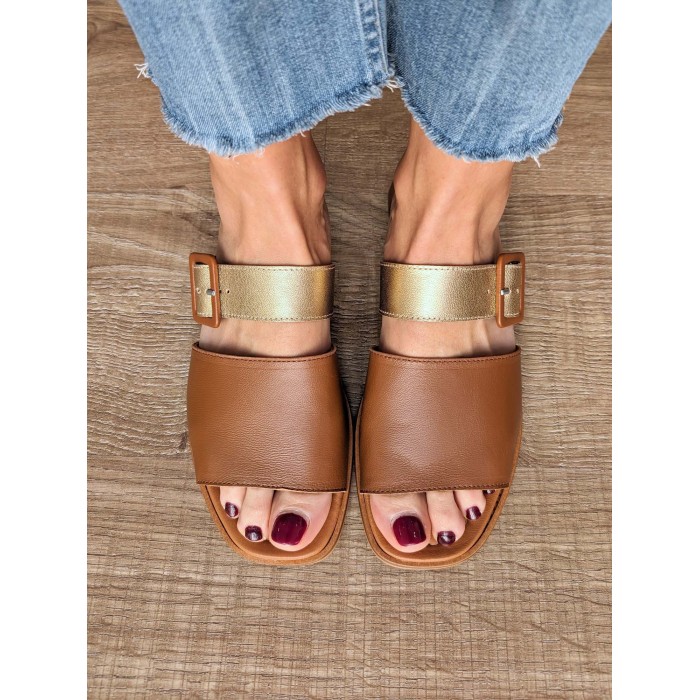 Sandalia destalonada para mujer Luck. Calzado SS24 en candelascloset. Tira en piel cuero y dorado con hebilla. Made in Spain.