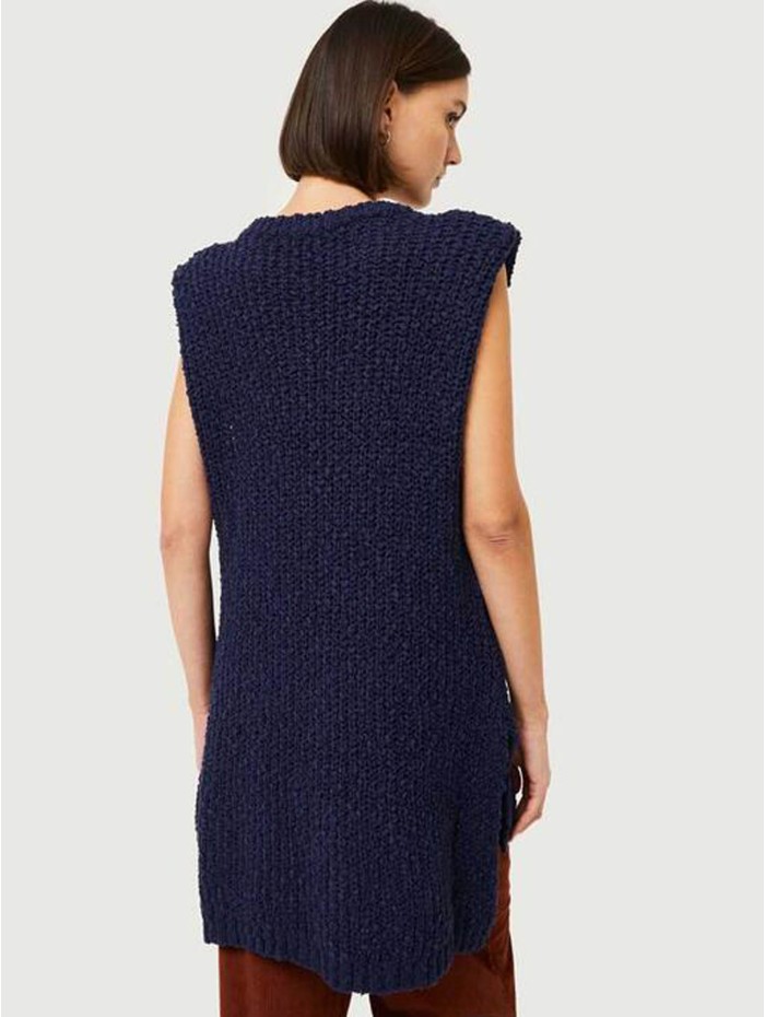 Chaleco mujer Morgan. Colección AW24 Compañía Fantástica en candelascloset. Tejido punto grueso azul marino sin mangas. 2
