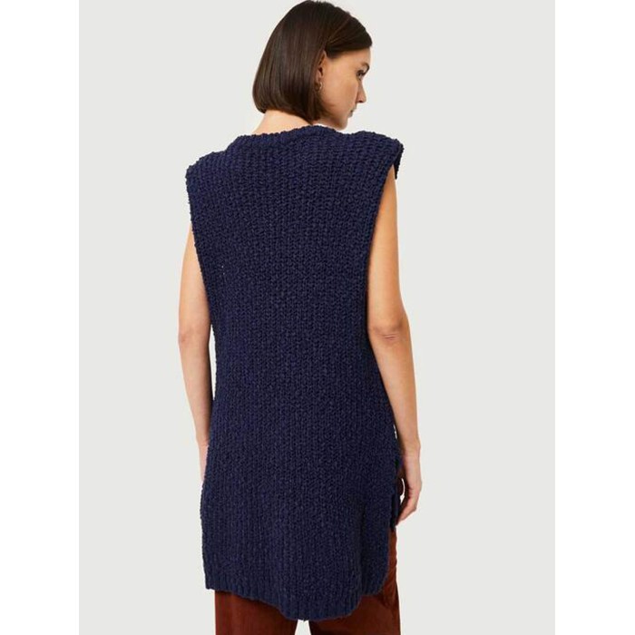 Chaleco mujer Morgan. Colección AW24 Compañía Fantástica en candelascloset. Tejido punto grueso azul marino sin mangas.