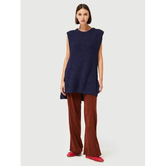 Chaleco mujer Morgan. Colección AW24 Compañía Fantástica en candelascloset. Tejido punto grueso azul marino sin mangas.
