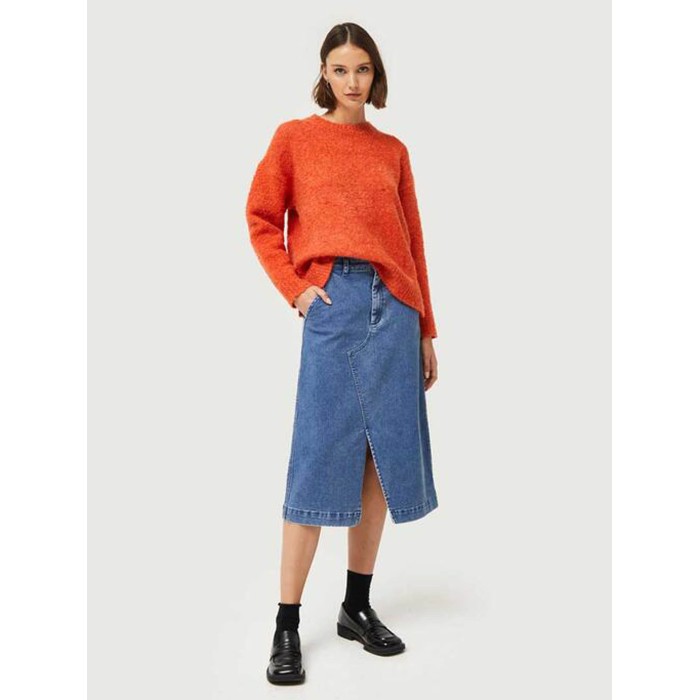 Falda vaquera midi de mujer Delmar. Colección AW24 Compañía Fantástica en candelascloset. Color azul con detalle abertura.
