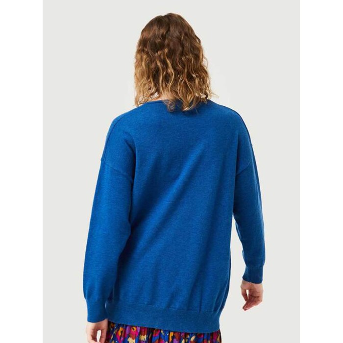 Jersey mujer Mako. Colección AW24 Compañía Fantástica en candelascloset. Punto azul, escote pico y manga larga.