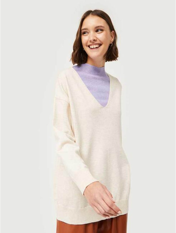 Jersey mujer Mako. Colección AW24 Compañía Fantástica en candelascloset. Punto color crudo, escote pico y manga larga.