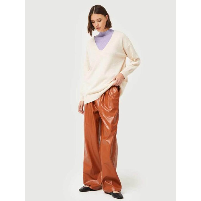 Jersey mujer Mako. Colección AW24 Compañía Fantástica en candelascloset. Punto color crudo, escote pico y manga larga.