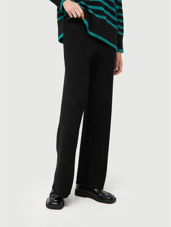 Pantalón largo mujer Doris. Colección AW24 Compañía Fantástica en candelascloset. Tejido de punto negro y cintura elástica.