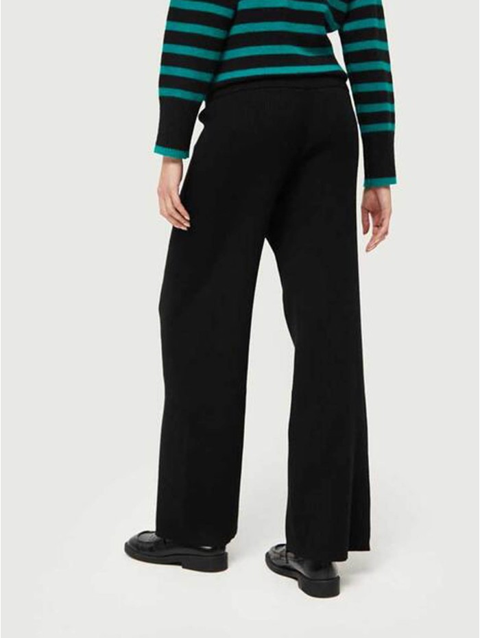 Pantalón largo mujer Doris. Colección AW24 Compañía Fantástica en candelascloset. Tejido de punto negro y cintura elástica. 2