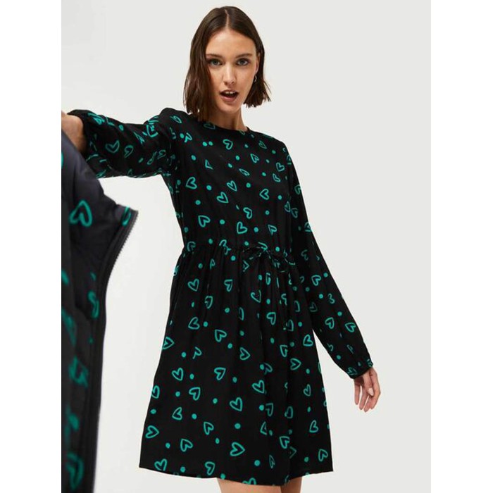 Vestido corto mujer Coeur. Colección AW24 Compañía Fantástica en candelascloset. Negro con estampado gráfico corazones verdes.
