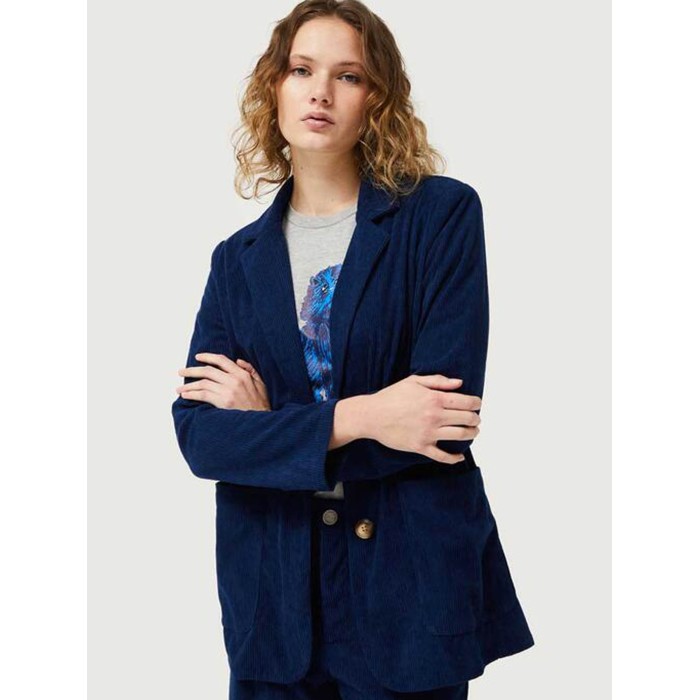 Blazer mujer Marine. Colección AW24 Compañía Fantástica en candelascloset. Tejido micro pana azul marino y botón cierre.