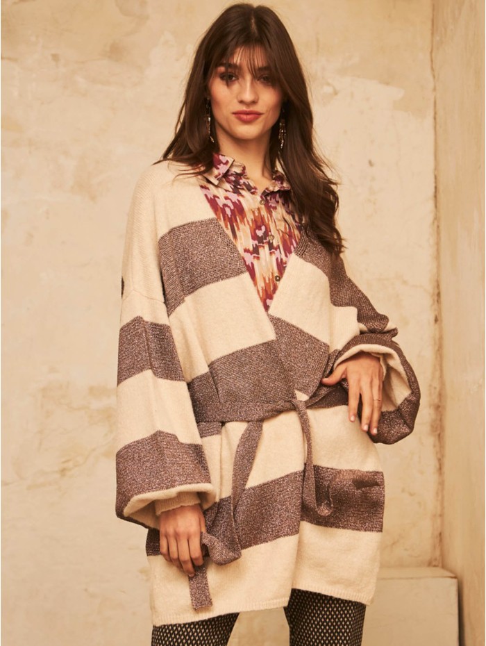 Cárdigan largo cruzado mujer Thalia. Colección AW24 NKN Nekane en candelascloset. Corte oversize, a rayas bicolor y cinturón.