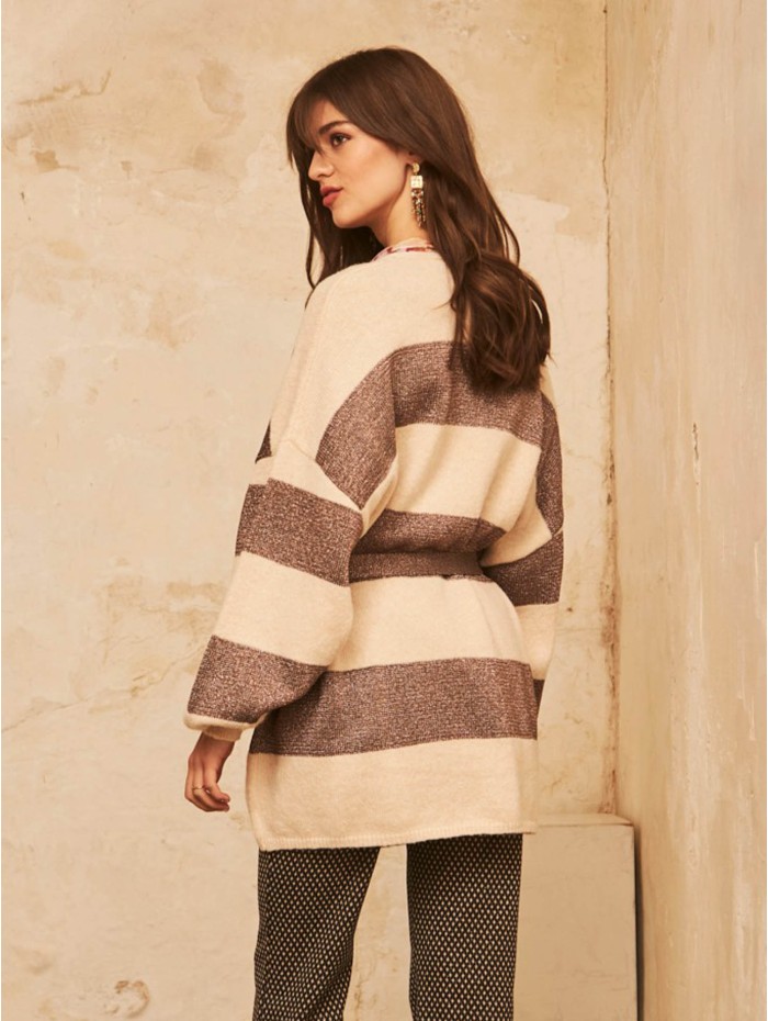 Cárdigan largo cruzado mujer Thalia. Colección AW24 NKN Nekane en candelascloset. Corte oversize, a rayas bicolor y cinturón. 2