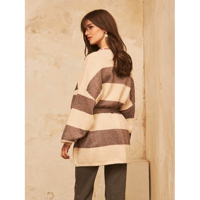 Cárdigan largo cruzado mujer Thalia. Colección AW24 NKN Nekane en candelascloset. Corte oversize, a rayas bicolor y cinturón.