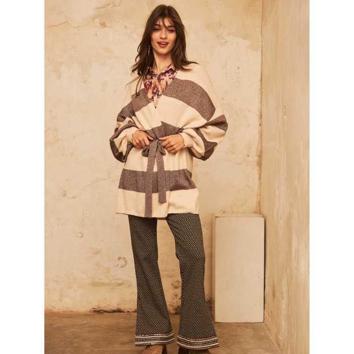 Cárdigan largo cruzado mujer Thalia. Colección AW24 NKN Nekane en candelascloset. Corte oversize, a rayas bicolor y cinturón.