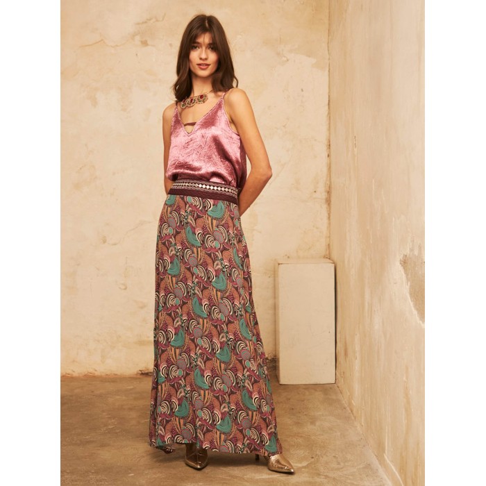 Top de mujer Nella Magenta. Colección AW24 NKN Nekane en candelascloset. Tejido satinado con tirantes y ribete con fornitura.