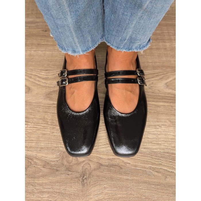 Bailarina Jolie. AW24 Calzado mujer candelascloset. Bailarina piel negra de charol y tiras. Tacón bajo. Made in Spain.