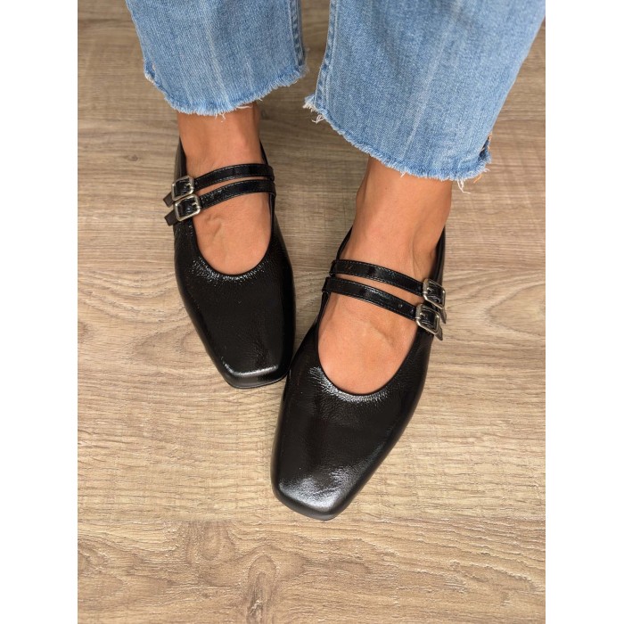 Bailarina Jolie. AW24 Calzado mujer candelascloset. Bailarina piel negra de charol y tiras. Tacón bajo. Made in Spain.