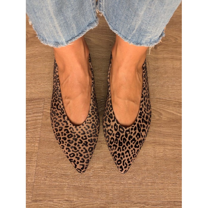 Bailarina mujer Alya. AW24 Calzado mujer candelascloset. Piel animal print. Tacón bajo. Marca Duit. Made in Spain.